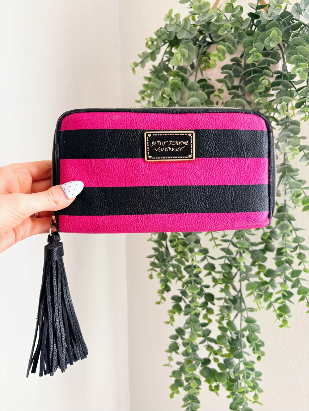 Betsey Johnson Vintage Pink & Black Striped Zip Around Wallet With Tassel 💖